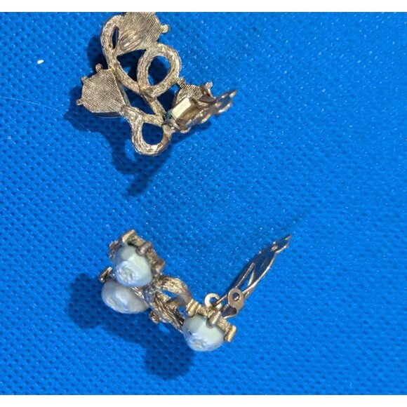 Vintage Lisner Clip-On Earrings With Faux Pearl Teardrops & Gold-Tone Metal - Picture 7 of 8